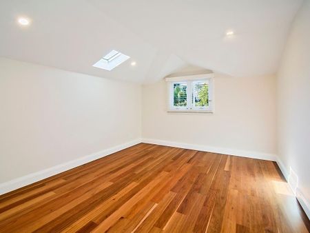 Modern Three Bedroom Home in Premium Mosman Location - Photo 3