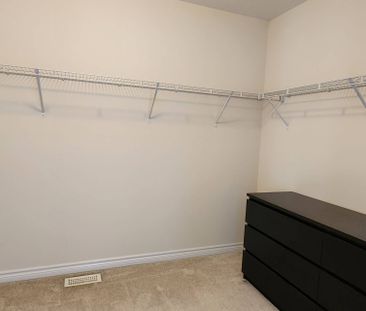 For Lease - 246 Degraaf Crescent, Aurora, Ontario - Photo 5