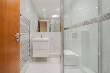 3 bedroom flat to rent - Photo 4