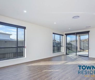 32 Booroolong Street, Throsby ACT 2914 - House For Rent | Domain - Photo 3