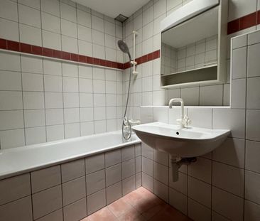 FOR RENT – Unconventional 3-room duplex apartment in Saint-Aubin - Photo 5