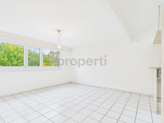 Moderne 3.5-Zimmer-Dachwohnung an ruhiger Lage mit heller Wohnatmosphäre in Reinach - Foto 1