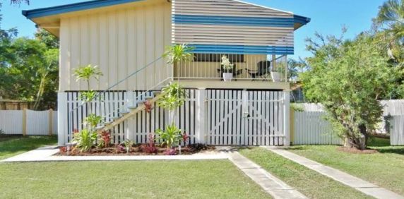Good size, well presented high-set in central location! - Photo 2
