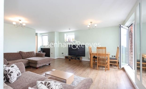 2 Bedroom flat to rent in Erebus Drive, Woolwich, SE18 - Photo 1