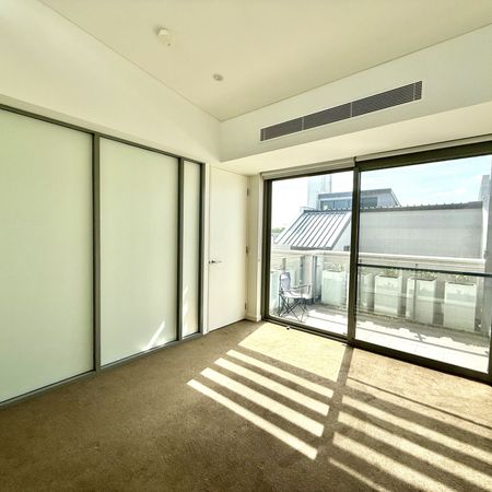 Spacious Three-Story Town house in Green Square For Rent - Photo 4