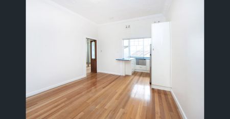 Spacious apartment in ultra-connected Sydney village - Photo 5
