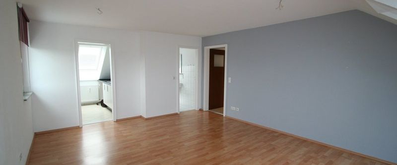 Junges Wohnen im urgemütlichen Dachgeschoß! - Photo 1