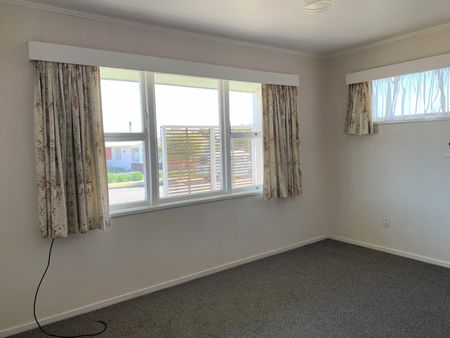 2 bedroom unit close to shops - Photo 4