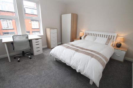 4 bedroom terraced house to rent - Photo 5