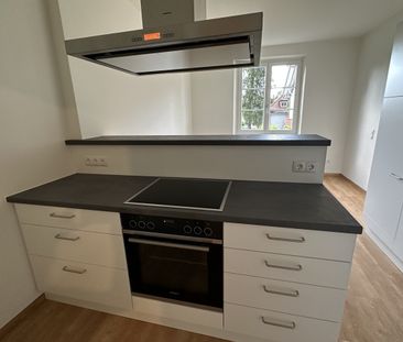 Sehr schöne und helle 3,5-Zimmer-Wohnung in wunderschönem Altbau in... - Photo 5