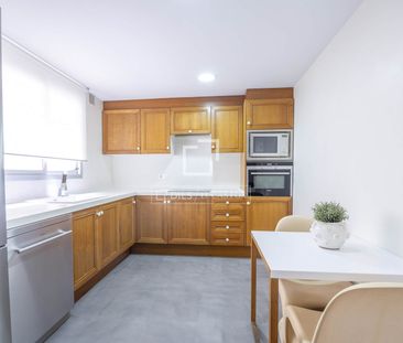 Pleasant 2-bedroom penthouse with terrace for rent in Pla del Real - Photo 4