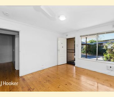 Leafy Refurbished Unit with Courtyard & Parking - Photo 6
