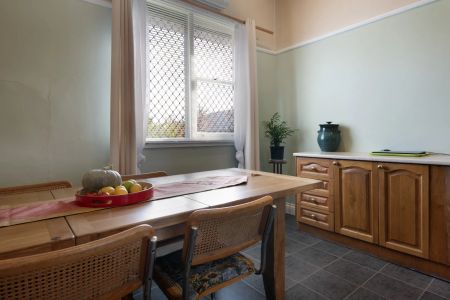 Eaglehawk Cottage filled with character - Photo 2