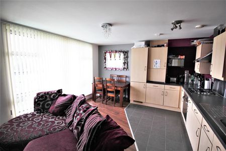 Pegler Way, Crawley - Photo 2