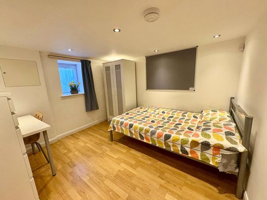 5 bedroom house to rent Pomona Street, Sheffield, South Yorkshire, S11 - Photo 1