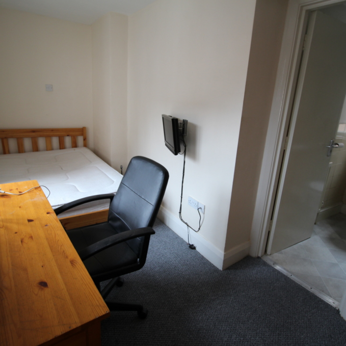 7 Bed Student Accommodation - Photo 1