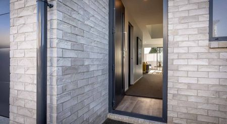 Gorgeous Family Home on Swayne - Photo 5