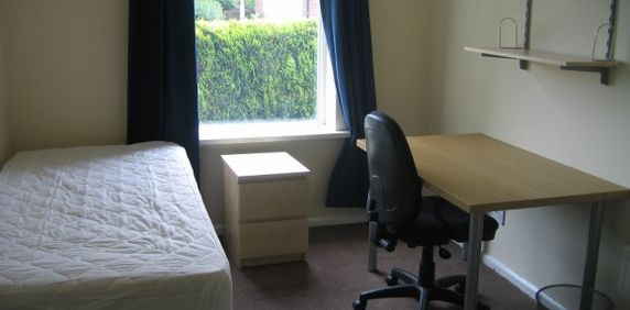 5 bed house close to New College - good bus links to central Durham - Photo 2