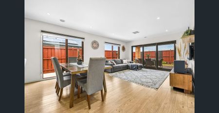 Generous Three-Living-Space Family Home!! - Photo 3