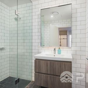 High Level Luxurious Spacious One Bedroom Designer Apartment in Forest Lodge!! - Photo 3