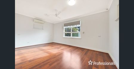 Unique renting opportunity for a family wanting 4 bedrooms, a big garage and a separate office space! - Photo 3