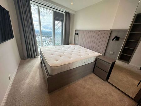 Exceptional two bedroom, two bathroom penthouse on the 41st floor of the brand new Square Gardens development. - Photo 5