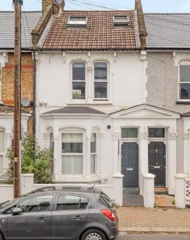 3 Bed Flat, Amies Street, SW11 - Photo 2