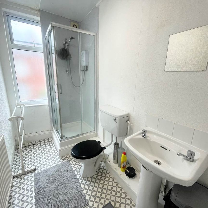 Lucas Street (room 5), Headingley, Leeds - Photo 1