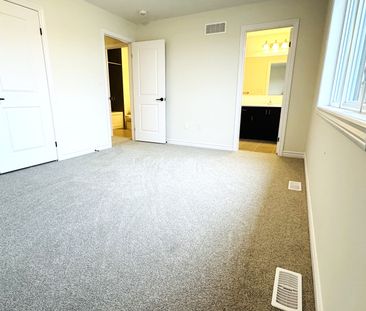 For Lease - 375 Benninger Drive, Kitchener, Ontario - Photo 4