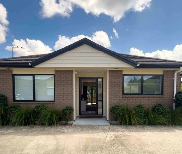 Sunny, Easy-Care Living in Sought-After Hillcrest - Photo 5