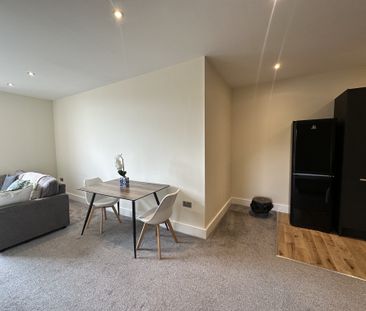 Britannia Road, Huddersfield - Photo 1