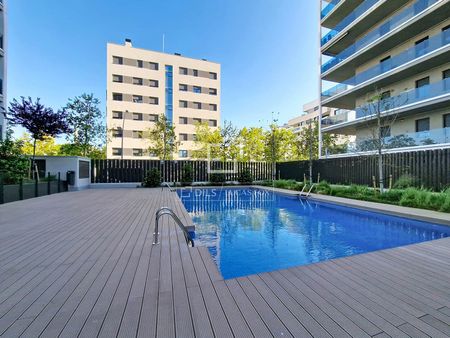 Excellent 3 Bedroom apartment with 40m² terrace for rent in Vilanova i la Geltrú - Photo 3