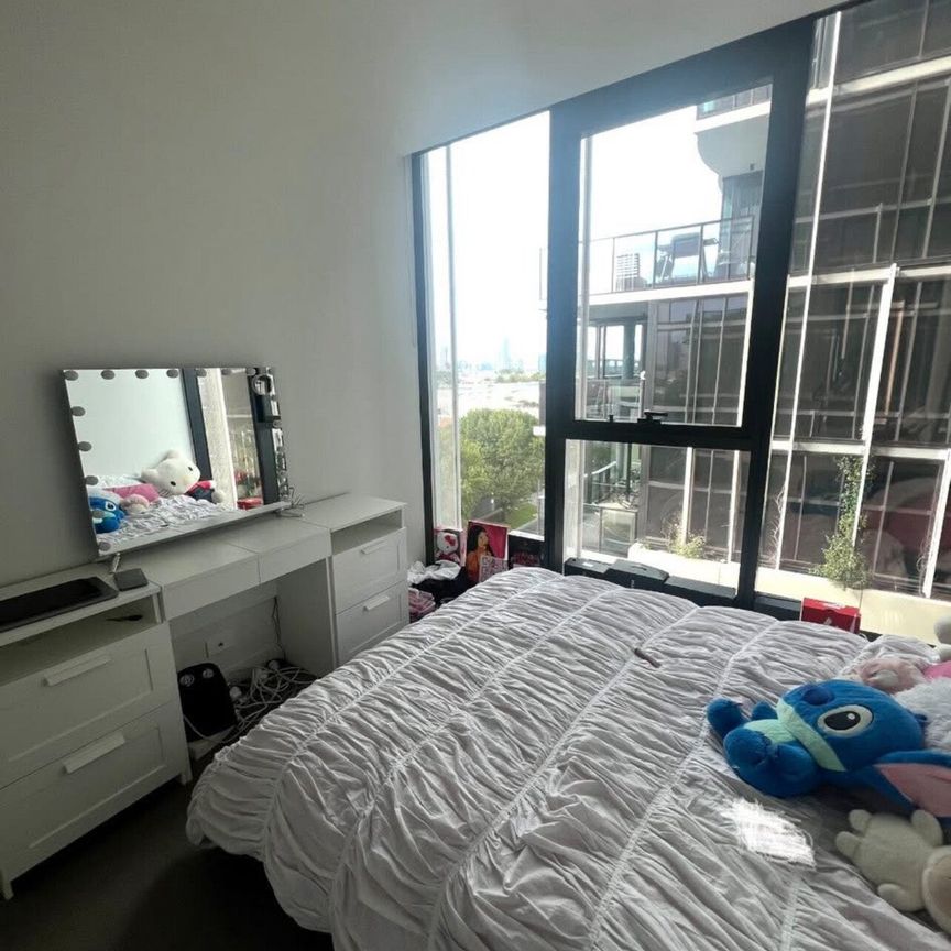 Port Melbourne - Photo 1