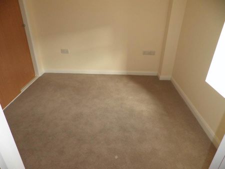 3 bedroom flat to rent - Photo 3