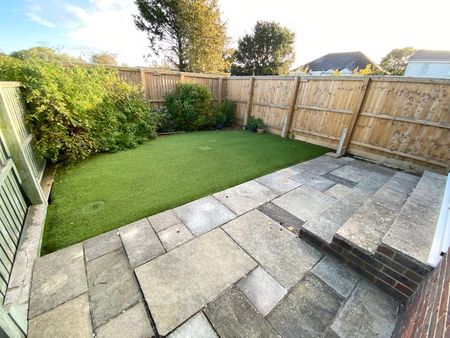 High Street, Bembridge - Photo 2