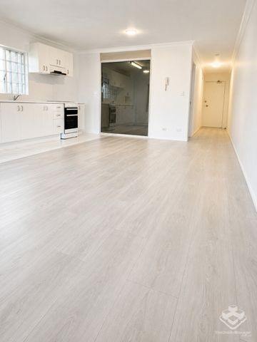 Beautiful Apartment Opposite the Broadwater Parklands– Prime Southport Location - Photo 5