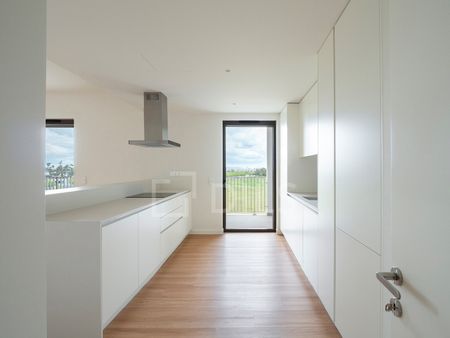T3 a estrear, com 2 lugares de garagem, em condomínio fechado, em Lisboa - Photo 3