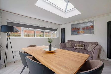 5 bedroom detached house to rent - Photo 4