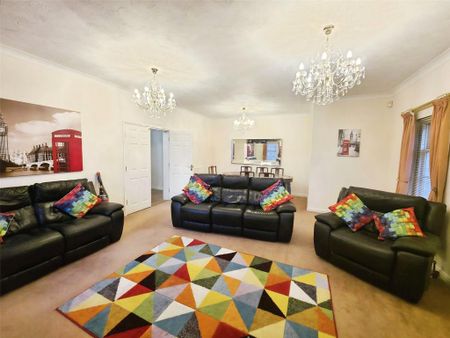 2 bedroom flat to rent - Photo 2