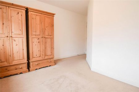 3 bedroom end of terrace house to rent - Photo 2