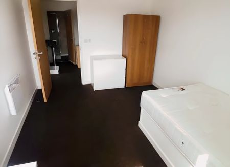 Two Bed Flat - Photo 3