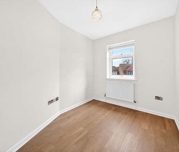 Water Lane, Ilford, Essex, IG3 - Photo 1