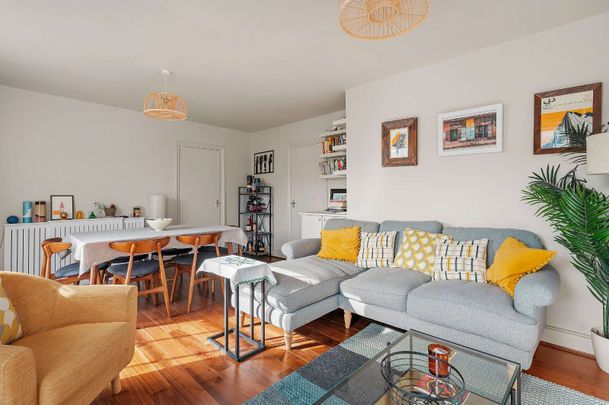 Spacious two-bedroom apartment in the heart of Barnsbury - Photo 1