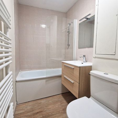 Location Appartement 2 pièces 28m² - Photo 3