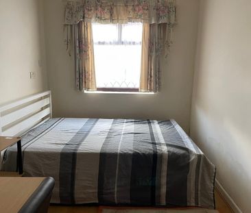 Room in a Shared House, The Drive, IG1 - Photo 1