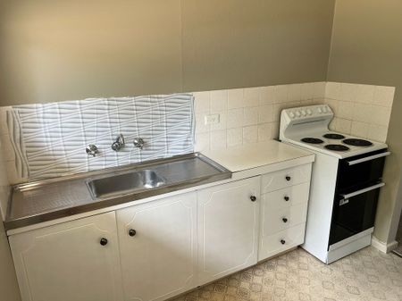 Freshly Painted 2-Bedroom Unit in a Quiet, Quality Neighbourhood - Photo 5