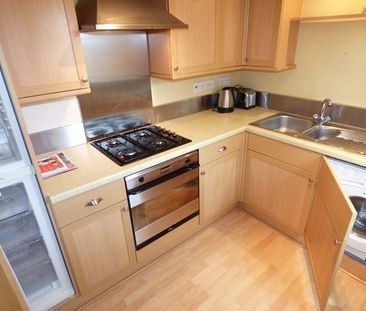 2 bedroom ground floor flat to rent - Photo 4