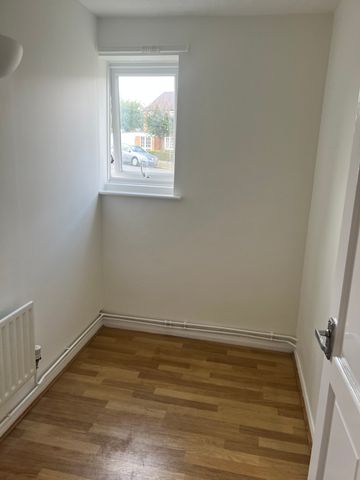 WEST BLETCHLEY - 3 BEDROOM (2bed + nursery/study) - Photo 5