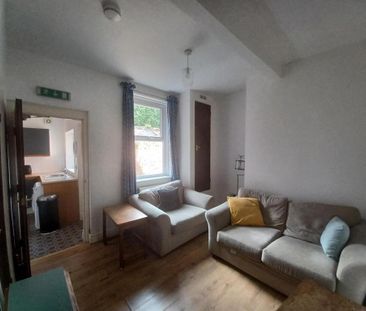 4 bedroom semi-detached house to rent - Photo 1