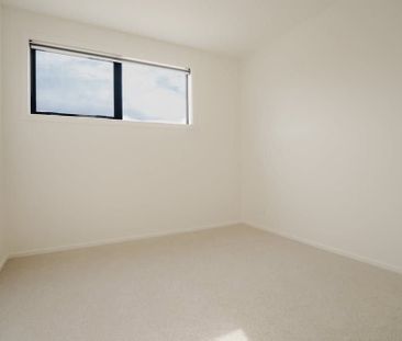 Sunny 2-Bedroom Unit with a courtyard - WIFI Inc. - Photo 3